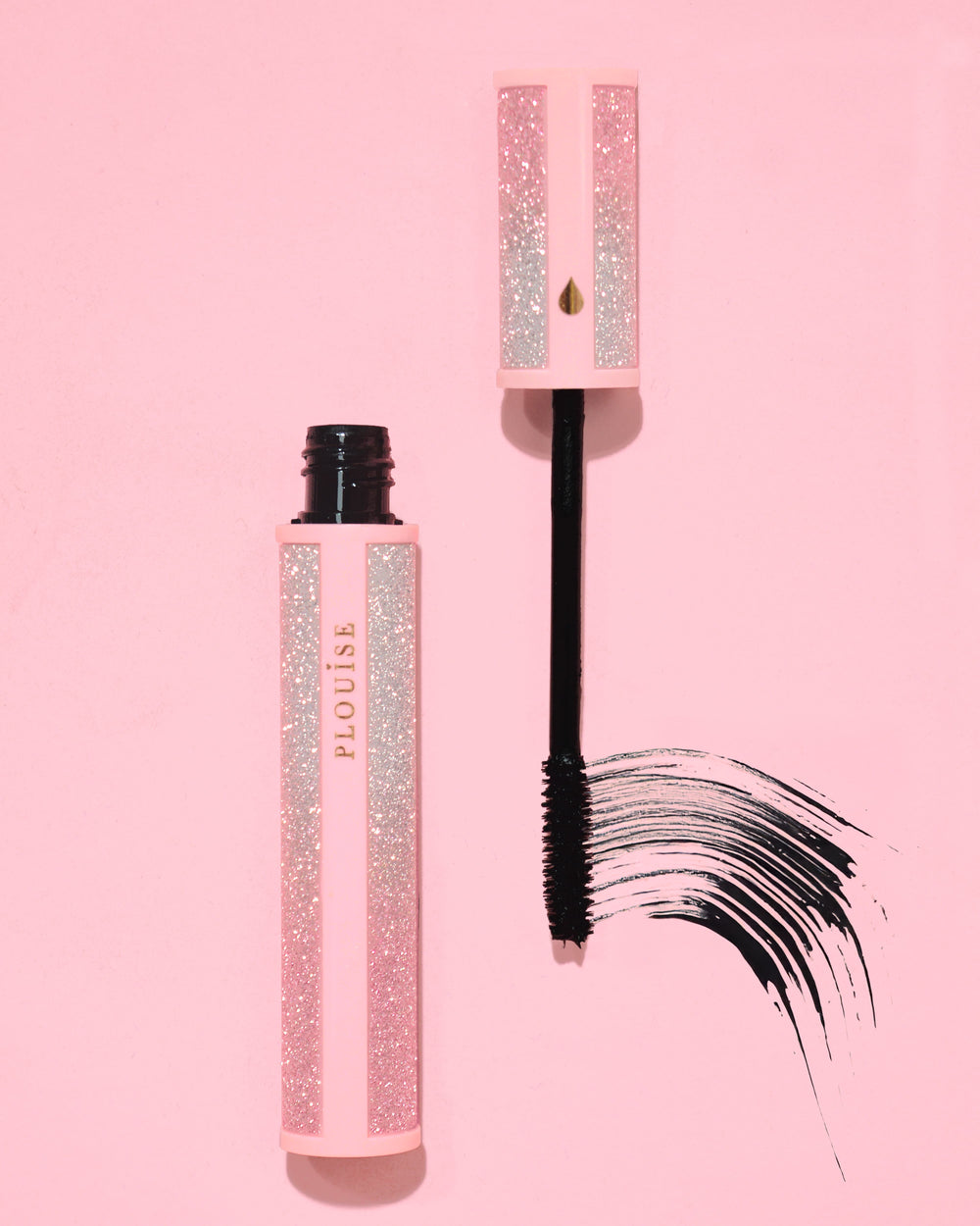 Rímel rosa brilhante P.Louise Cry Baby com varinha preta em um fundo rosa