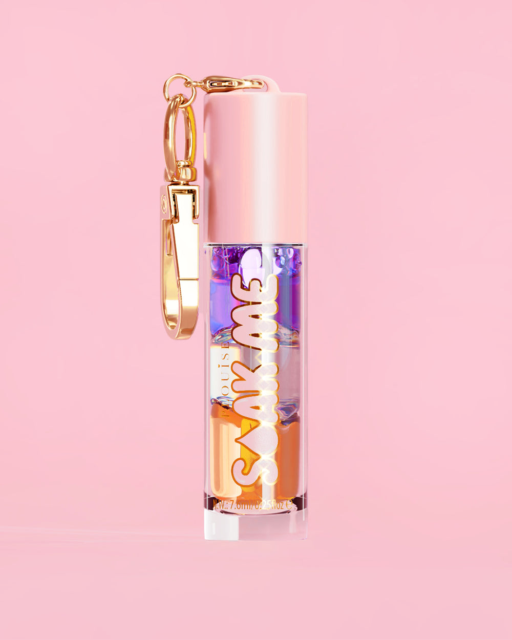 P. Louise Soak Me Lip Oil met kleurrijke gelaagde olie in een roze tube met gouden sluiting op een roze achtergrond