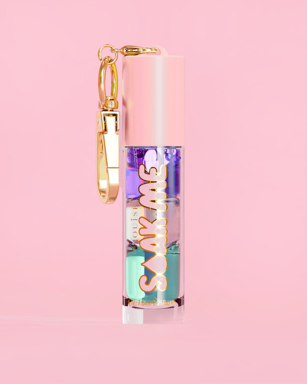 P. Louise Soak Me Lip Oil met kleurrijke gelaagde olie in een roze tube met gouden sluiting op een roze achtergrond