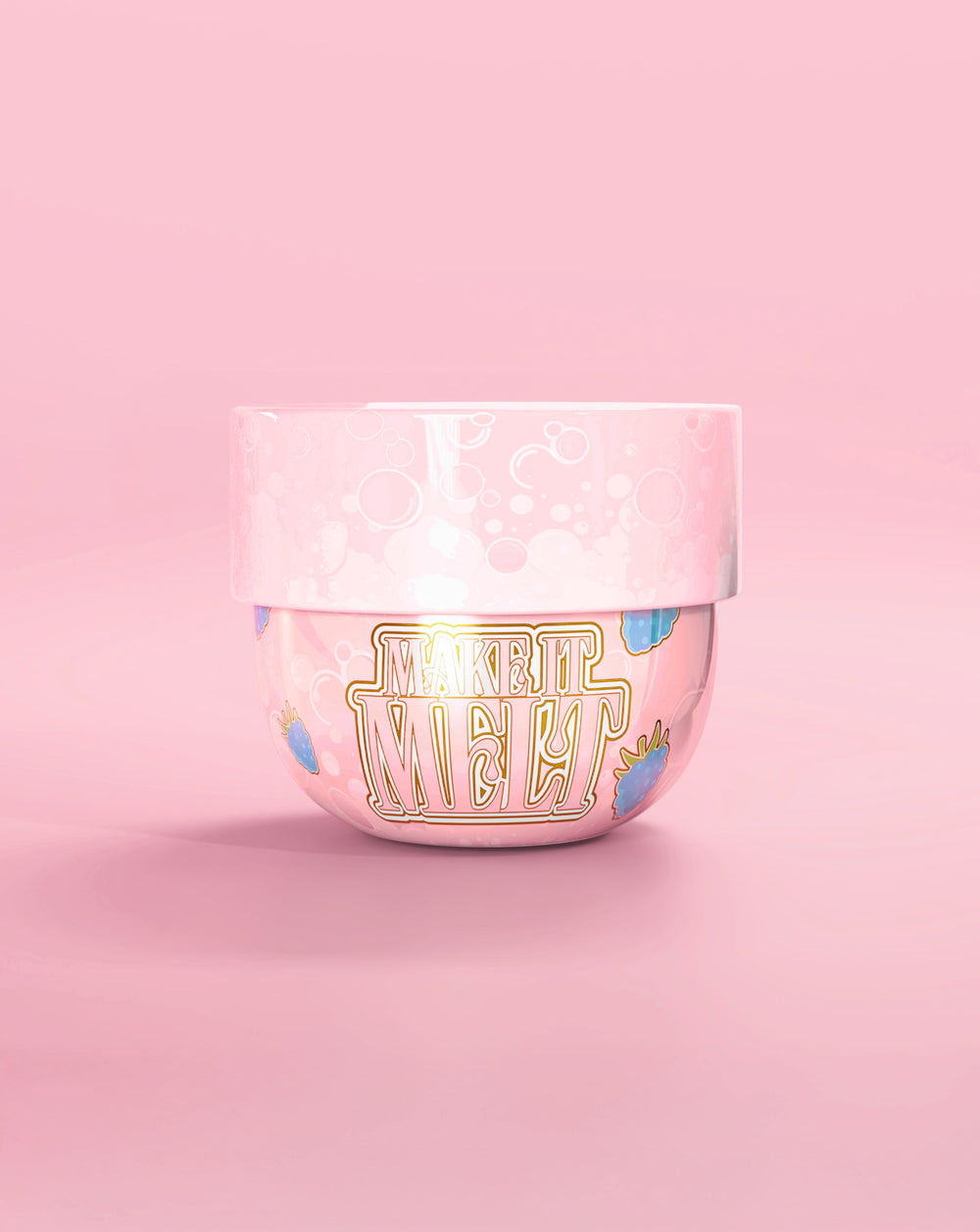 Een bakje P. Louise Make It Melt Makeup Cleansing Balm in blauwe framboos op een roze achtergrond