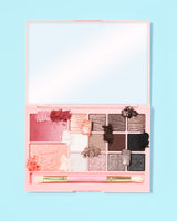 P. Louise Best Served Cold Breakfast Bites All In One Makeup Palette con varie tonalità su uno sfondo azzurro