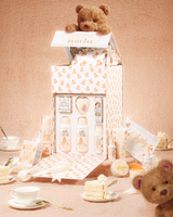 P.Louise Get Unteddy With Me Full Collection PR Box Gavesæt med bamser og te på en beige baggrund