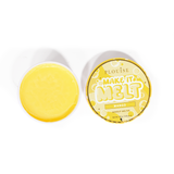 Open badkuip met P. Louise Make It Melt Makeup Cleansing Balm in mangogeur op een witte achtergrond