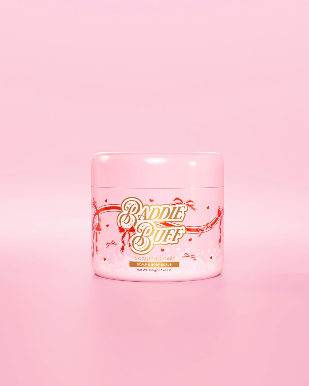 Et rosa P.Louise badekar eller Baddie Buff Scalp and Body Sugar Scrub i Coconut Coast
