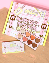 P.Louise All Over The Place Face Palette csomagolás és termék, szív alakú serpenyős árnyalatokkal, különböző színekben, homokágyon.