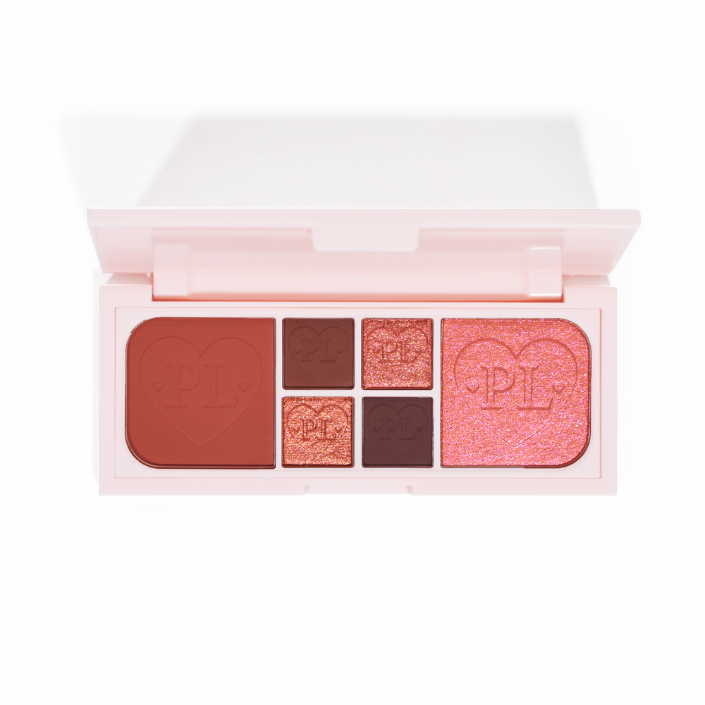 Una imagen de la minipaleta para ojos y rostro Fluffy Fantasy de P.Louise, que presenta mates cremosos y brillos mantecosos en una variedad de tonos colorete y rosa oscuro.
