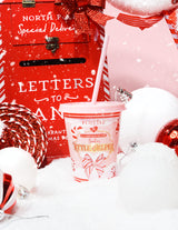 Baby, het is koud buiten en de kleine helper van de Kerstman Sippy Cups