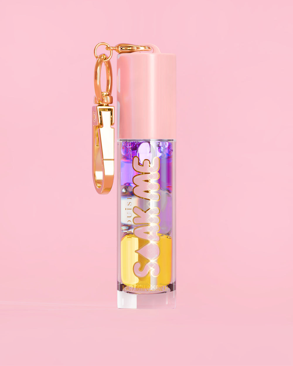 P. Louise Soak Me Lippenöl mit buntem Schichtöl in einer rosa Tube mit goldenem Verschluss auf rosa Hintergrund
